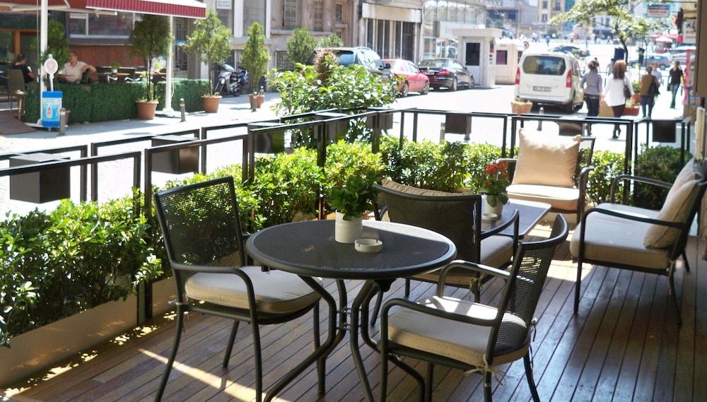 Four Points Flex By Sheraton Istanbul Taksim Square Экстерьер фото