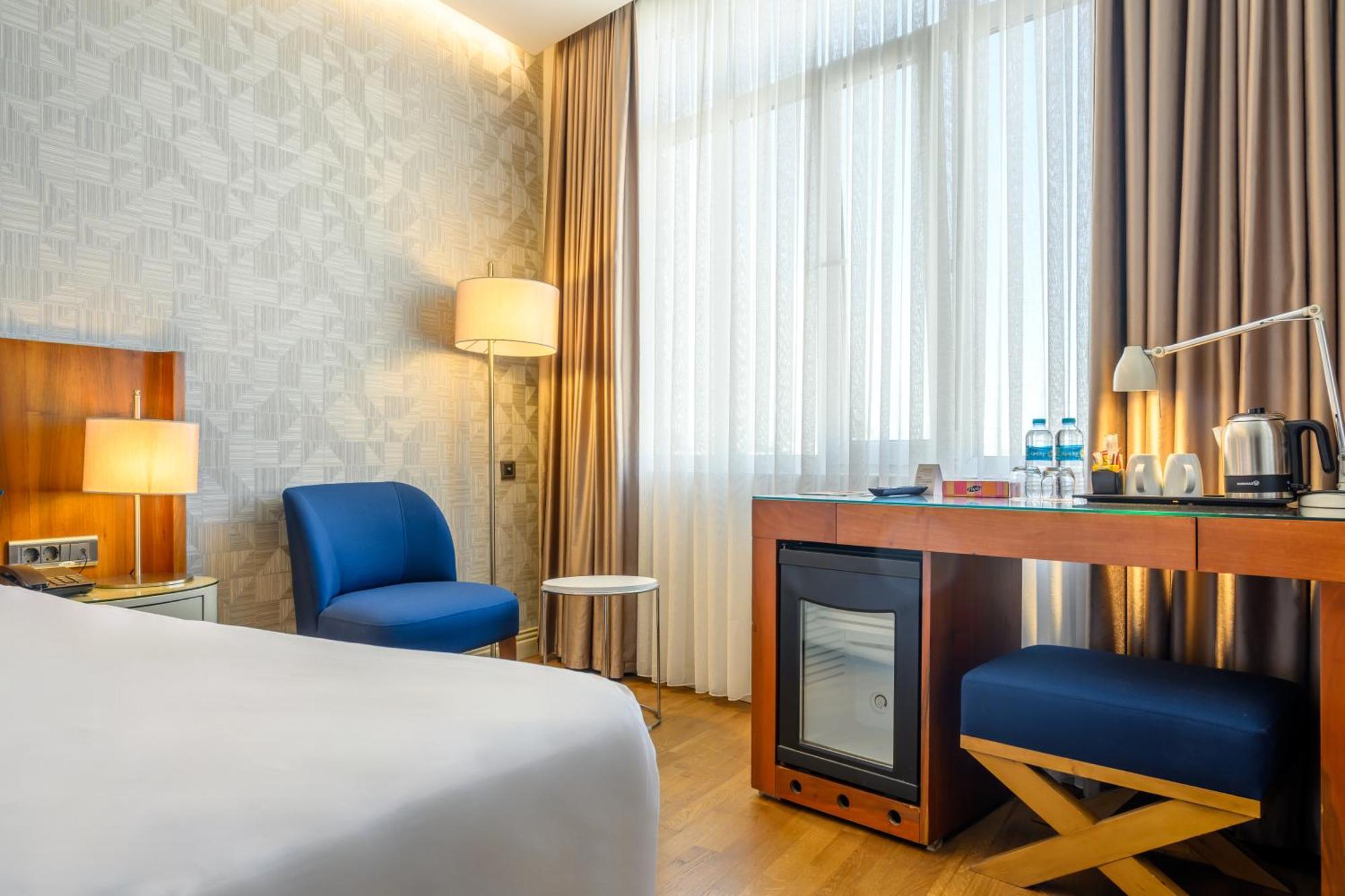 Four Points Flex By Sheraton Istanbul Taksim Square Экстерьер фото