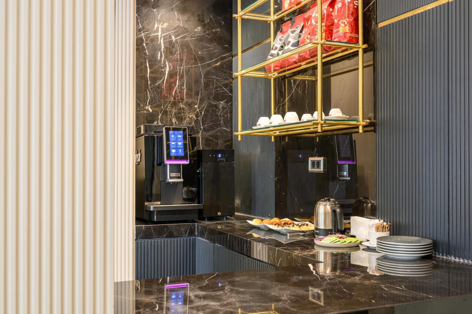Four Points Flex By Sheraton Istanbul Taksim Square Экстерьер фото