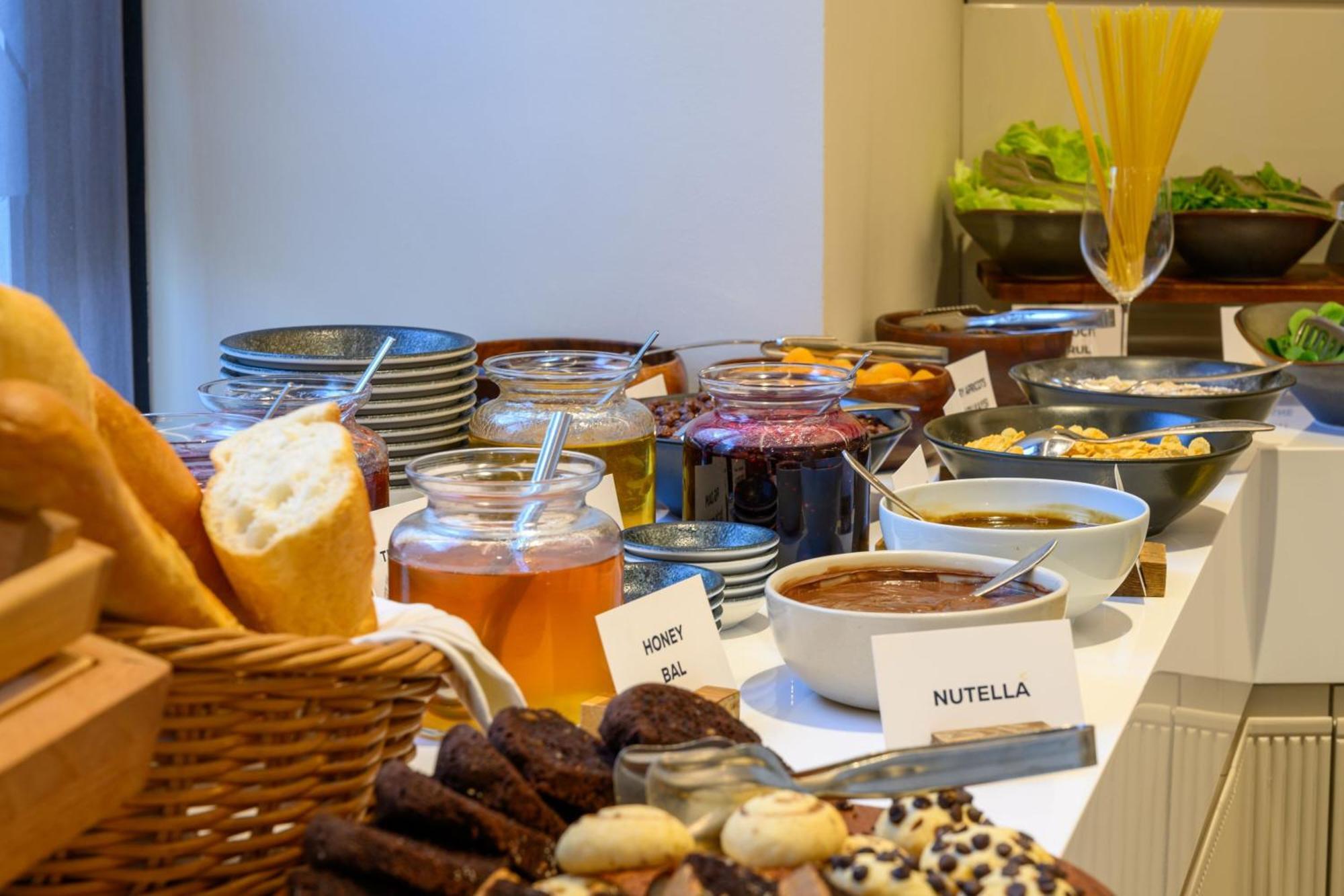 Four Points Flex By Sheraton Istanbul Taksim Square Экстерьер фото