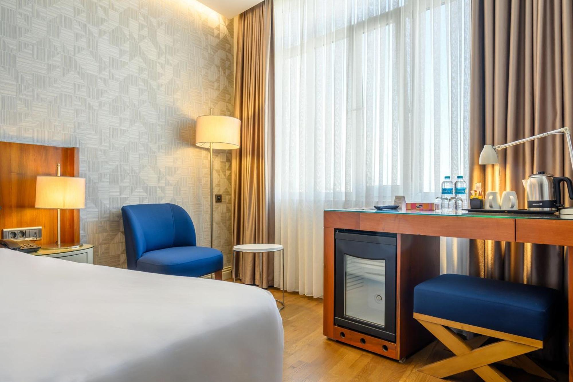 Four Points Flex By Sheraton Istanbul Taksim Square Экстерьер фото
